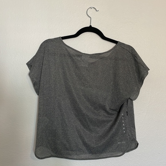 Nike mesh crop top size medium - Picture 2 of 4